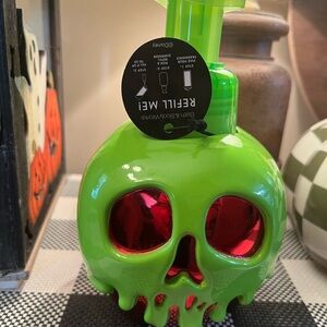 DISNEY VILLAINS HALLOWEEN BATH AND BODY WORKS SOAP DISPENSER 2025